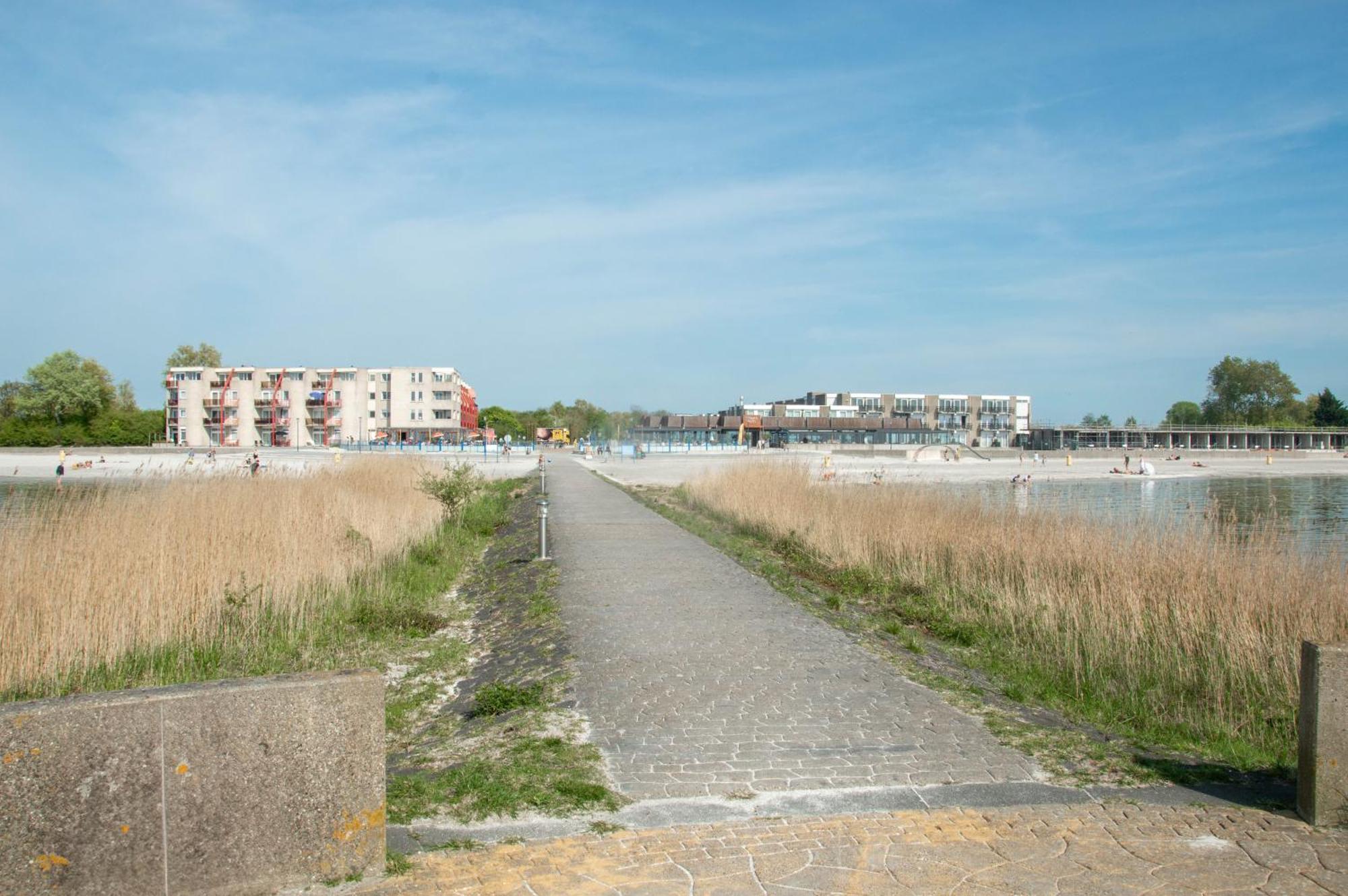 Zuiderzeestate 35, Prachtig Appartement Aan Het Ijsselmeer Makkum Luaran gambar